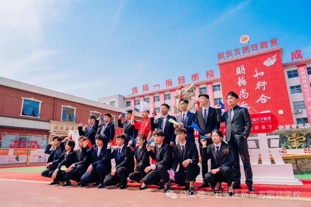 高考成绩在300分左右，不想去大专混日子，还有其他出路吗？